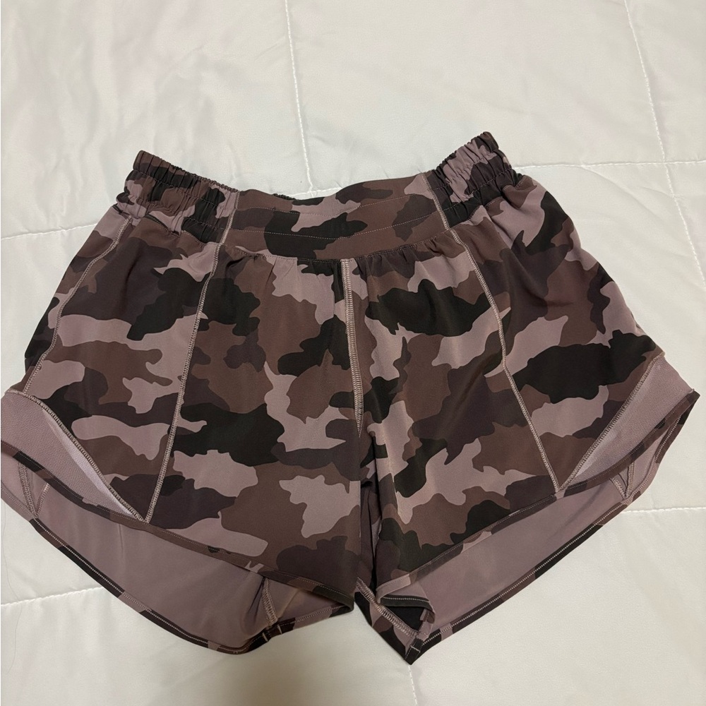 Lululemon Hotty Hot Low Rise 4” Shorts